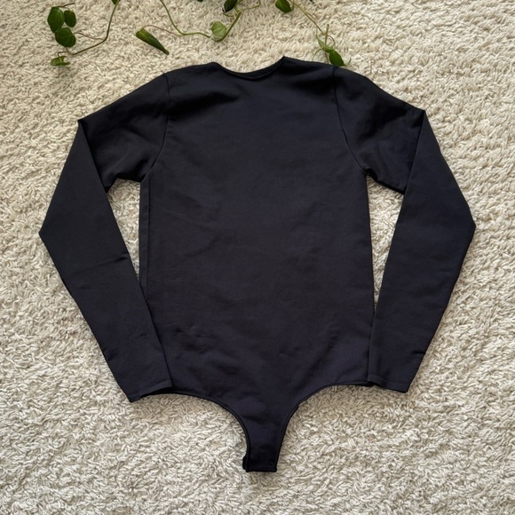 SKIMS Essential Crew Neck Long Sleeve Bodysuit Camel XXS/XS - Picture 2 of 7